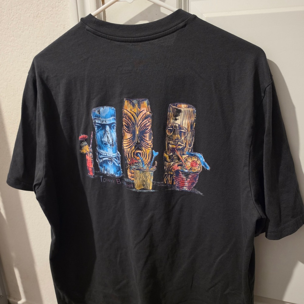 Tommy Bahama Mens Black Tiki Bar Graphic T-Shirt Size Medium Marlin Logo Peru